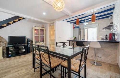 Sant Carles de la Rapita House | Holiday Home 'Ca La Rápita' with Balcony & Wi-Fi