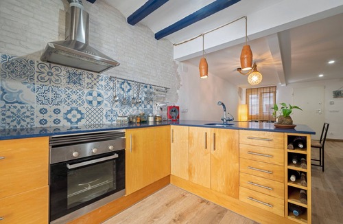 Sant Carles de la Rapita House | Holiday Home 'Ca La Rápita' with Balcony & Wi-Fi