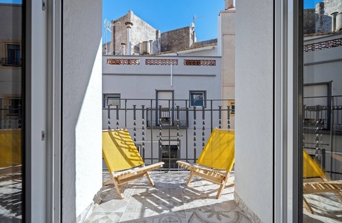 Sant Carles de la Rapita House | Holiday Home 'Ca La Rápita' with Balcony & Wi-Fi