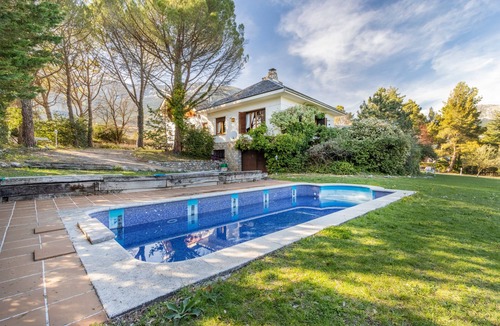 Sant Llorenc de Morunys House | Holiday Home Yoar with Mountain Views and Wi-Fi