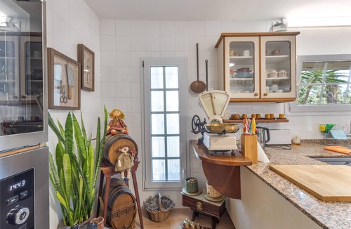 Olerdola House | Holiday Home 'Ca La Iaia' with Mountain View, Private Pool and Wi-Fi