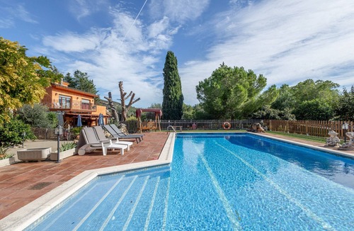 Olerdola House | Holiday Home 'Ca La Iaia' with Mountain View, Private Pool and Wi-Fi