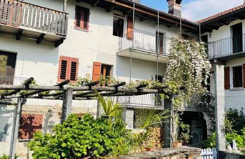 Gambarogno Apartment | Holiday flat "Casa Ritz" with garden