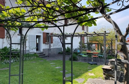 Gambarogno Apartment | Holiday flat "Casa Ritz" with garden