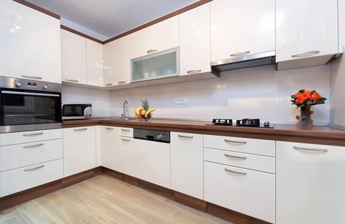 Istok House | Holiday flat "Natasha" with pool