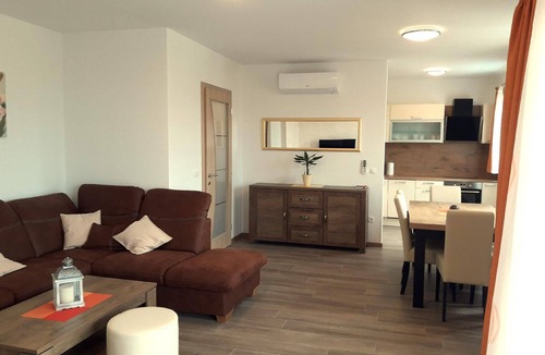 Istok House | Holiday flat "Natasha" with pool