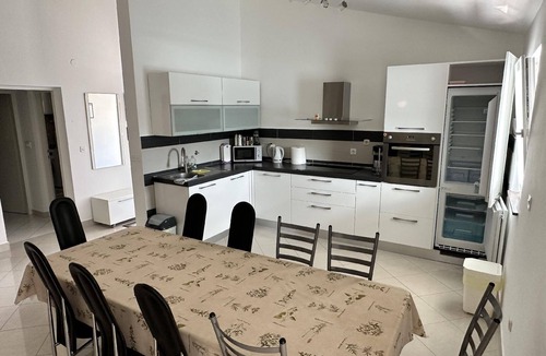 Obrovac House | Holiday flat only 20m from the sea