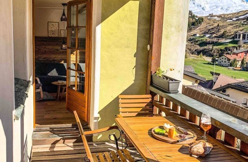 Bivio Apartment | Holiday flat with a view of the mountains