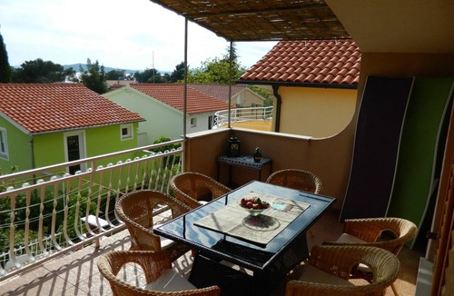 Jadrija Apartment | Holiday flat with a view of the water
