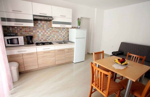 Vrbnik Apartment | Holiday flat with air conditioning