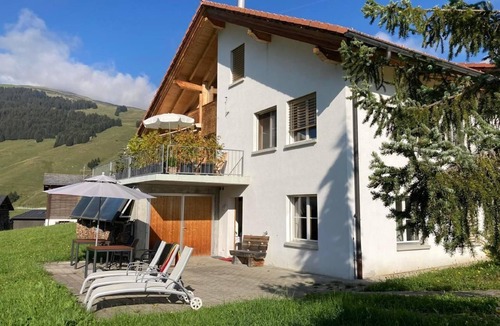 Lumnezia Apartment | Holiday flat with mountain view