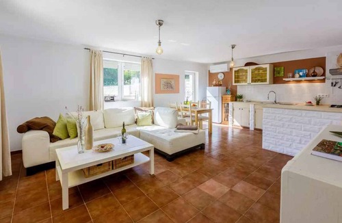 Tribalj Apartment | Holiday flat with pool in idyllic surroundings