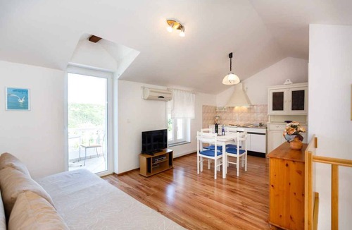 Vrbnik Apartment | Holiday flat with sea view