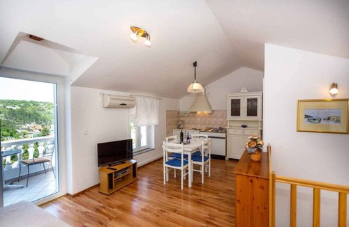 Vrbnik Apartment | Holiday flat with sea view