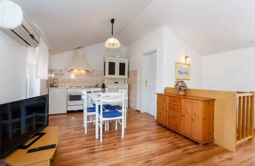 Vrbnik Apartment | Holiday flat with sea view