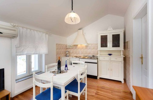 Vrbnik Apartment | Holiday flat with sea view