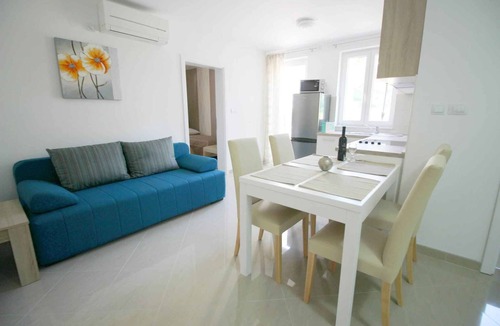 Baska Apartment | Holiday flat with shared pool and barbecue