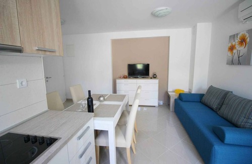 Baska Apartment | Holiday flat with shared pool and barbecue