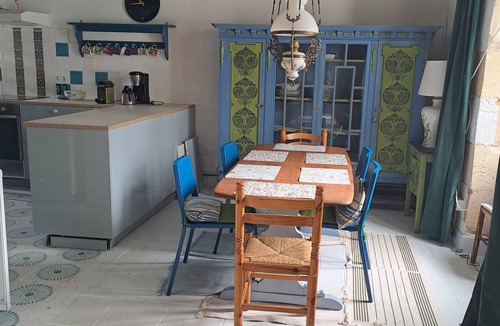 Beaumont-du-Perigord House | Holiday Home 'Cottage Blanc' with Shared Terrace and Wi-Fi