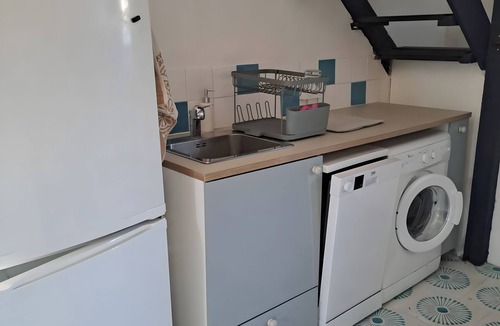 Beaumont-du-Perigord House | Holiday Home 'Cottage Blanc' with Shared Terrace and Wi-Fi