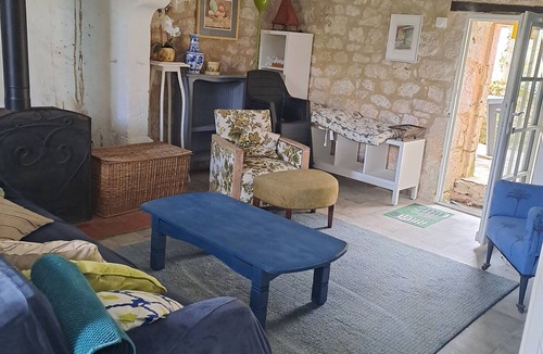 Beaumont-du-Perigord House | Holiday Home 'Cottage Blanc' with Shared Terrace and Wi-Fi