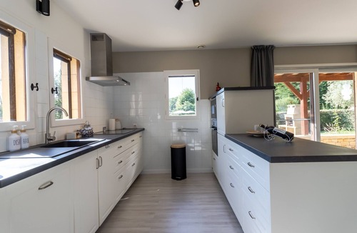 Castelnaud-la-Chapelle House | Holiday Home 'Fleurie' with Shared Pool, Wi-Fi & Air Conditioning