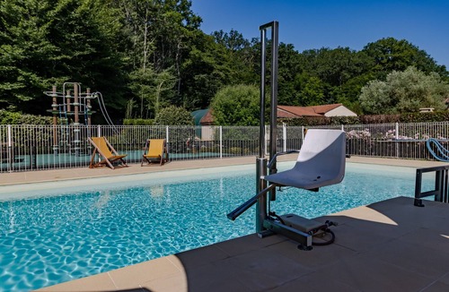 Castelnaud-la-Chapelle House | Holiday Home 'Fleurie' with Shared Pool, Wi-Fi & Air Conditioning