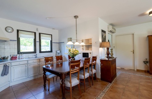 Castelnaud-la-Chapelle House | Holiday Home 'Rose' with Shared Pool, Wi-Fi and Air Conditioning
