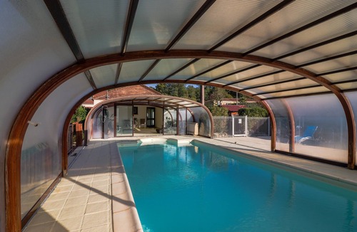 Castelnaud-la-Chapelle House | Holiday Home 'Hyacinthe' with Shared Pool, Wi-Fi and Air Conditioning