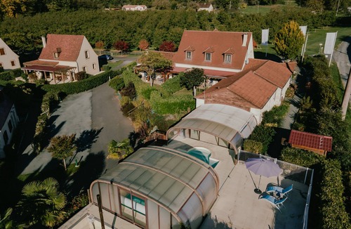 Castelnaud-la-Chapelle House | Holiday Home 'Hyacinthe' with Shared Pool, Wi-Fi and Air Conditioning