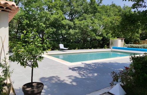 Le Puy-Sainte-Reparade House | Holiday Home 'La Rouveraie, 35 M²' with Mountain View, Wi-Fi and Air Conditioning