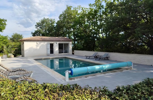 Le Puy-Sainte-Reparade House | Holiday Home 'La Rouveraie, 35 M²' with Mountain View, Wi-Fi and Air Conditioning