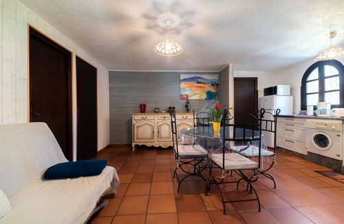 Montesquieu-des-Alberes House | Holiday Home 'Saint Pierre' with Mountain View, Wi-Fi and Air Conditioning