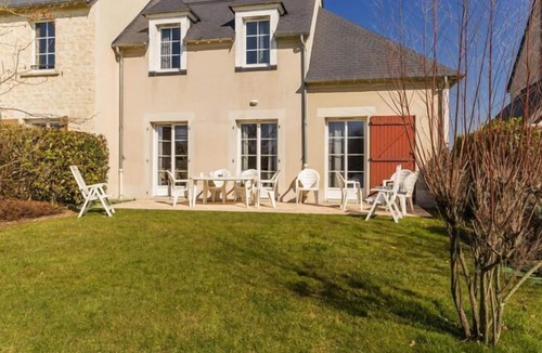 Huppain House | Holiday home in residence Le Green Beach, Port-en-Besssin-Huppain