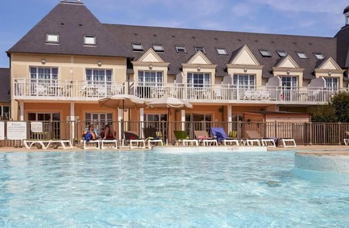Huppain House | Holiday home in residence Le Green Beach, Port-en-Besssin-Huppain
