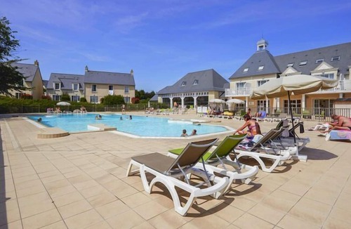 Huppain House | Holiday home in residence Le Green Beach, Port-en-Besssin-Huppain
