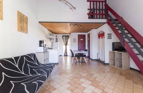 Roquefort-des-Corbieres House | Holiday Home 'La Capelle 4 Personnes 875' with Shared Pool, Wi-Fi and Air Conditioning