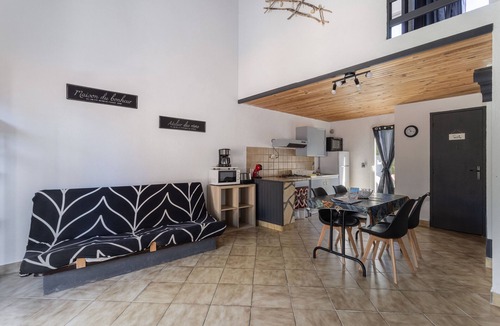 Roquefort-des-Corbieres House | Holiday Home 'La Capelle 4 Persons 877' with Shared Pool, Wi-Fi and Air Conditioning