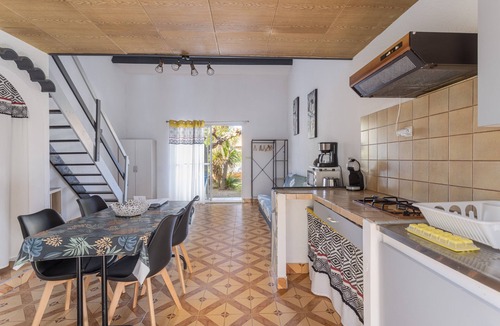 Roquefort-des-Corbieres House | Holiday Home 'La Capelle 4 Personnes 878' with Shared Pool, Wi-Fi and Air Conditioning