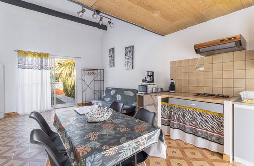 Roquefort-des-Corbieres House | Holiday Home 'La Capelle 4 Personnes 878' with Shared Pool, Wi-Fi and Air Conditioning
