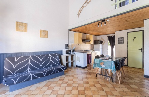 Roquefort-des-Corbieres House | Holiday Home 'La Capelle 2 Bedrooms 347' with Shared Pool, Wi-Fi and Air Conditioning