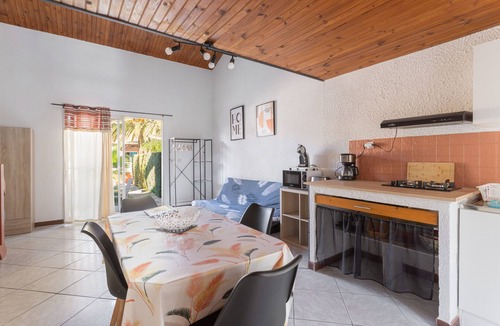 Roquefort-des-Corbieres House | Holiday Home 'La Capelle 4 Persons 880' with Shared Pool, Wi-Fi and Air Conditioning