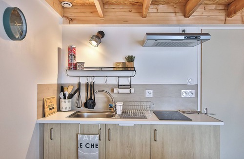 Saint-Julien-des-Landes Apartment | Holiday Apartment "Studio Le Petit Julien" with Shared Garden & Wi-Fi