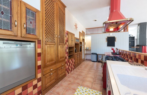 Saint-Laurent-de-Neste House | Holiday Home 'Maison Zoé' with Private Pool, Private Terrace and Wi-Fi