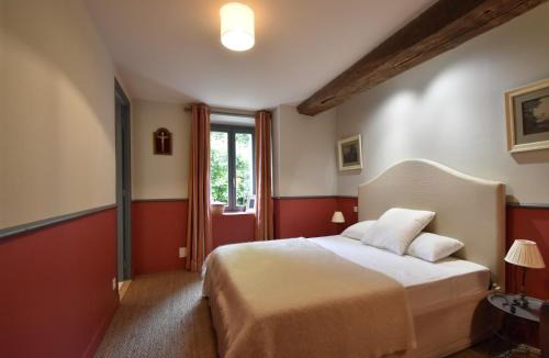 Saint-Laurent-des-Mortiers House | Holiday home in Angers with private garden