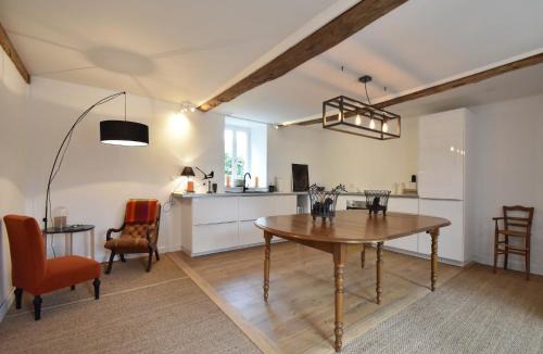Saint-Laurent-des-Mortiers House | Holiday home in Angers with private garden