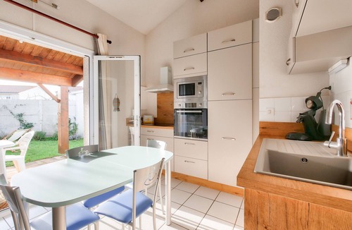 Saint-Vincent-sur-Jard House | Holiday's residence with a pool, house for 4