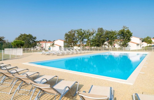 Bourgenay House | Holiday Home in Loire by the Coast