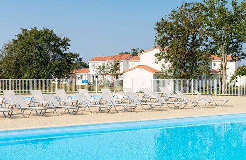 Bourgenay House | Holiday House w/Pool Access