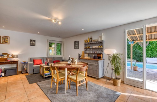 Villemagne-l'Argentiere House | Holiday Home 'Maison Sur La Mare' with Mountain View, Private Pool and Wi-Fi